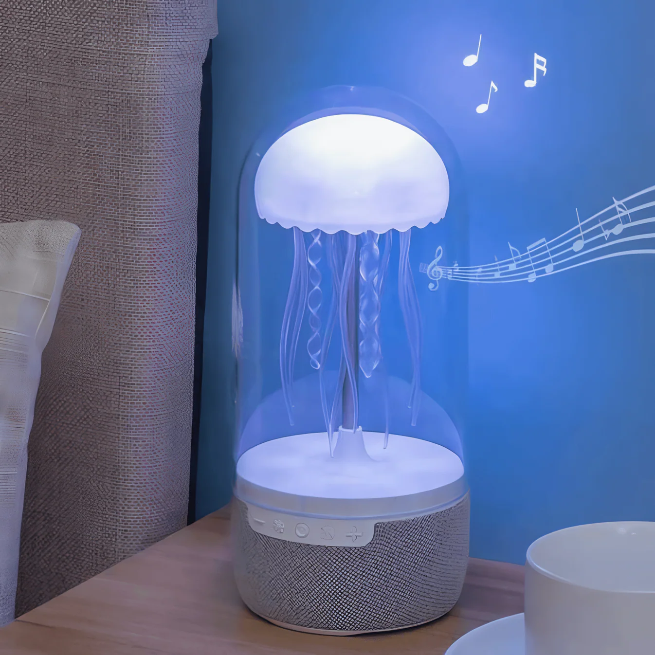 LED medūzos lempa su Bluetooth kolonėle, skleidžianti švelnią šviesą ir grojanti muziką